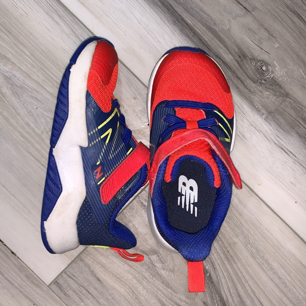 2️⃣ New Balance Kids' Rave Run V2 Hook & Loop Running Shoe sz 7 toddler